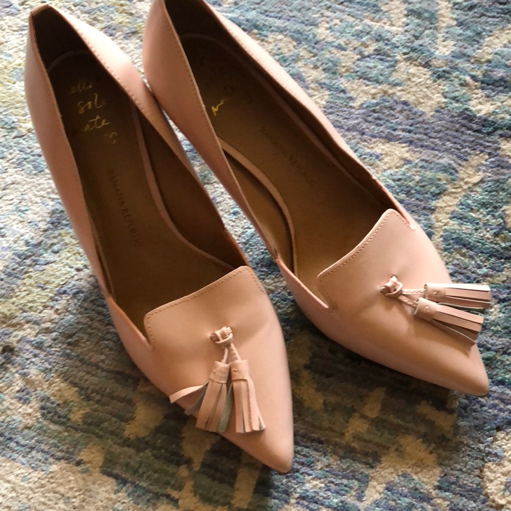 Banana Republic Avila light pink pumps with tassel - Picture 1 of 2